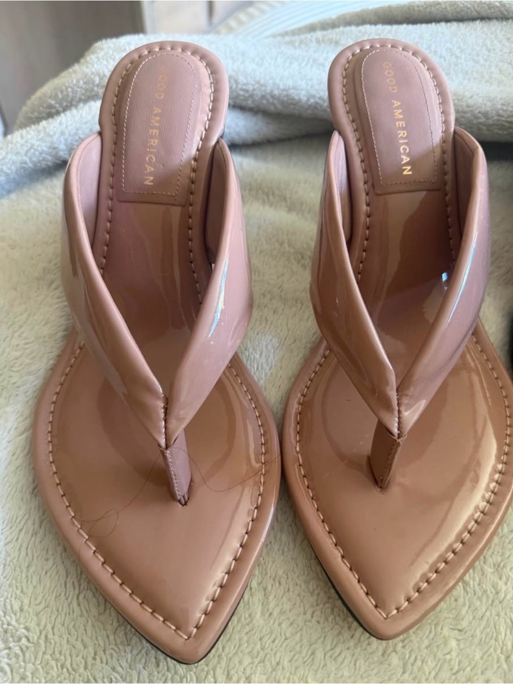 Good American Nude Patent Thong Sandals